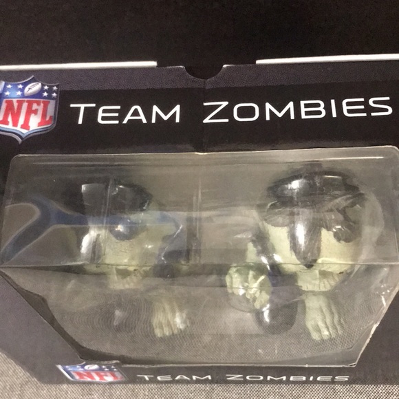 Collectibles NFL Ravens team Zombies Figurines - Picture 3 of 8